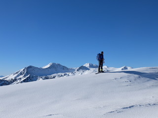 Fototapeta na wymiar ski de randonnée dans le Capcir pic Péric Pyrénées Orientales
