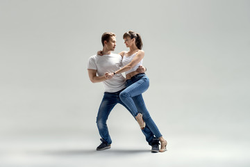 couple dancing social danse © tankist276