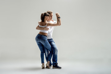 couple dancing social danse - 190088438