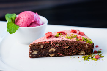 Warm brownie cake