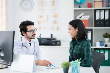 The doctor is explaining to sick patients.he used the results clearly.