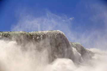 Crest of Niagara falls