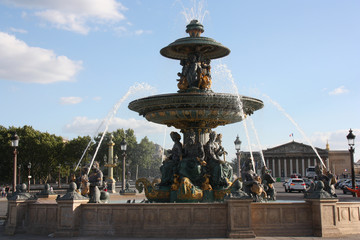 Fototapeta na wymiar Fontaine de la place de la Concorde à Paris, France