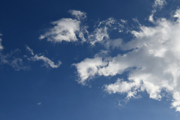 青空と雲「空想・雲のモンスター」目的を叶える、目の前にあるもの、目前、準備を整えたなどのイメージ