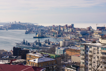 Obraz premium Military ships in the city port.