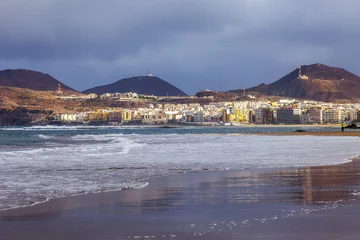 Foto op Canvas Las-Palmas de Gran Canaria, Spain, on January 6, 2018. The winter sun lights the Playa de Las Canteras beach on the bank of the Atlantic Ocean and waterfront.  © Elena Belyaeva
