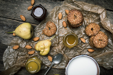 pears Cookies and cream on wooden table