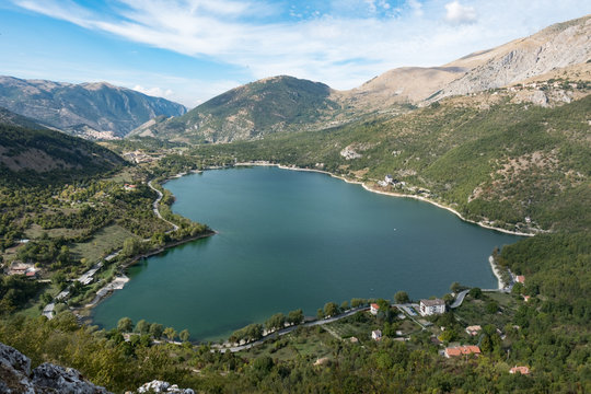 Lake Scanno is a jewel hidden in the heart of Italy, and it's worth seeing and discovering it before all the others
