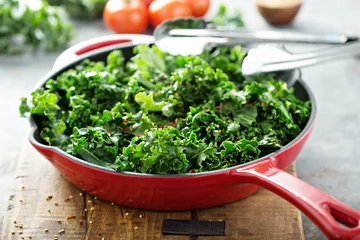Poster Sauteed kale with chili flakes © fahrwasser