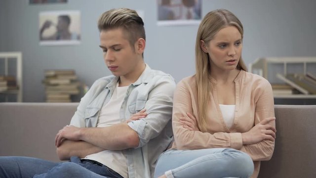 Girlfriend feeling offended and hurt, waiting for boyfriend apologize, conflict
