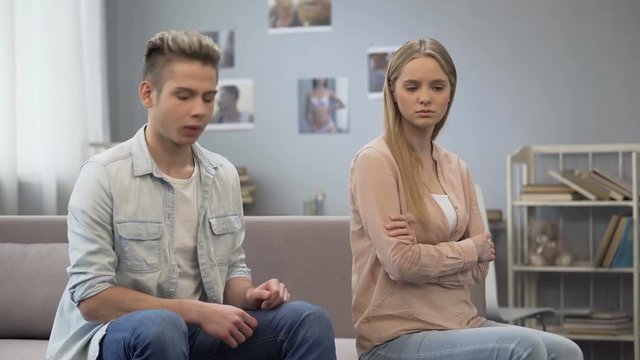 Guy making excuses to girlfriend who suspects him of betrayal, explaining reason