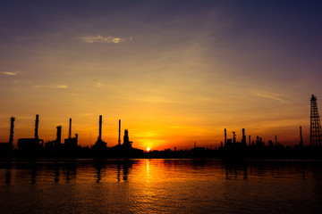 Fototapeta na wymiar oil refineries and evening light.
