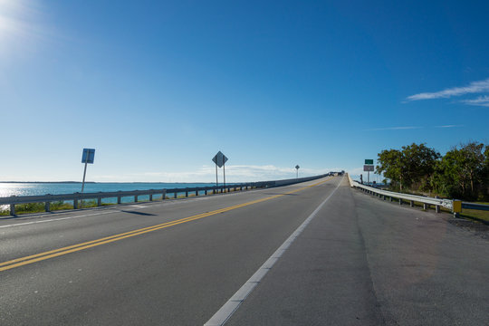USA, Florida, Overseas highway bridge over the tropical ocean of florida keys