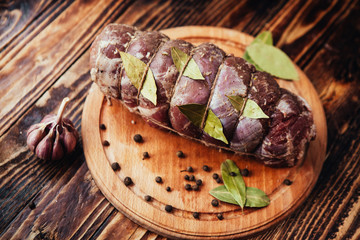 recipe for cooking a large piece of meat, pickled pepper and bay leaf