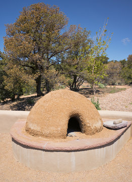 Southwest Culture Adobe Earthen Oven (Horno) with Grinding Stone