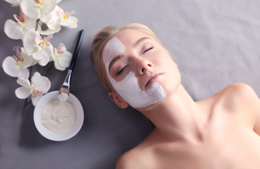 Obraz na płótnie Canvas Face mask.Beautiful young girl at spa ,cosmetician woman applying facial mask