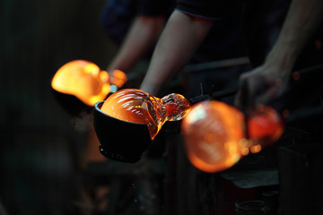 Process of shaping glass during handmade production - obrazy, fototapety, plakaty