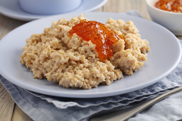 Oatmeal porridge with jam