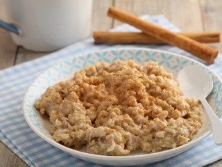 Oatmeal porridge with cinnamon