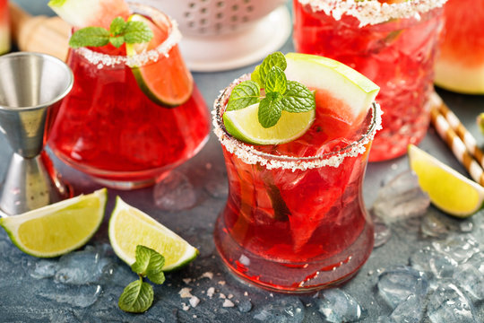 Watermelon margarita with limes