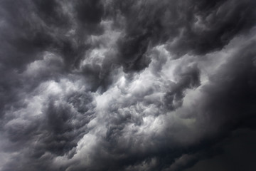Obraz premium Storm clouds with contrast between dark gray and white