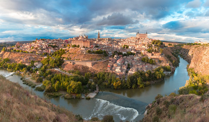 Panorama of Old city of Toledo and river Tajo in the overcast day, Castilla La Mancha, Spain - obrazy, fototapety, plakaty