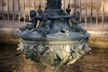 Fototapeta premium Königspalast Real Alcazar - Hermes Brunnen im Merkur Teich