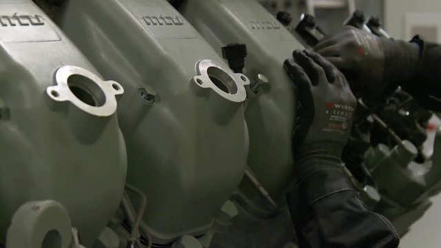 Assembling gas power generator engine