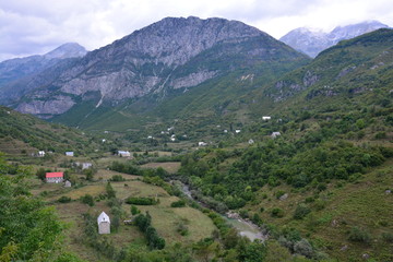 Fototapeta na wymiar Blick üner Curraj I Epern auf albanische Alpen