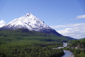 Naklejka premium Snowy Peak in Alaska