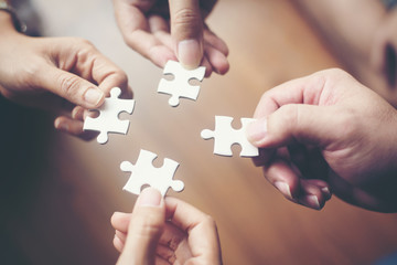 Hand holding jigsaw puzzles, Business partnership concept. - obrazy, fototapety, plakaty