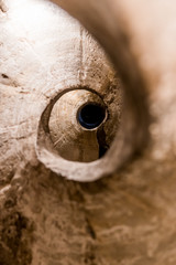 Escalier à puits central dans la tour du Fort Balaguier à La Seyne-sur-Mer