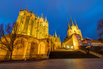 Obraz premium Cathedral and Severi church in Erfurt at dusk