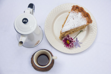 Vanilla cake withe powdered sugar and milk cream