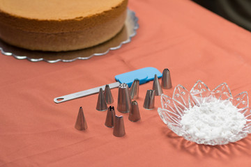 Vanilla cake withe powdered sugar and milk cream