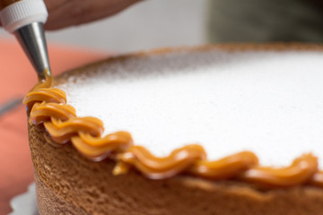 Vanilla cake withe powdered sugar and milk cream