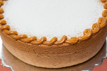 Vanilla cake withe powdered sugar and milk cream