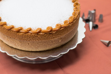 Vanilla cake withe powdered sugar and milk cream