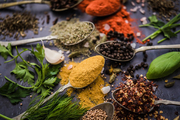 Intensive condiments on old spoons