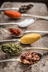 Intensive condiments on old spoons