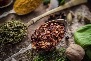 Intensive condiments on old spoons