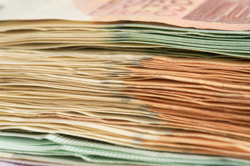 Nahaufnahme von Euro Geldscheinen