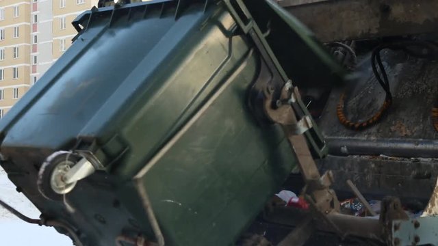 Garbage disposal by dustcart with bin lift