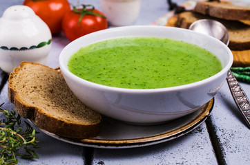 Green cream soup