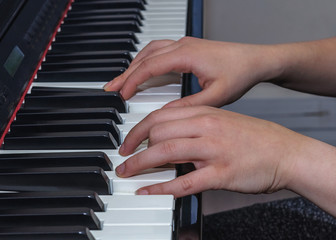 Obraz premium hands of a pianist close-up