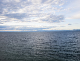 paesaggio marino, paesaggio di mare, onde, cielo e mare