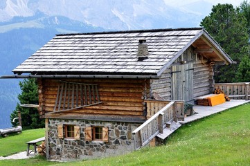 Fototapeta premium Hütte in den Dolomiten