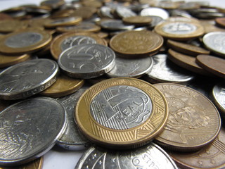 All the brazilian coins with white background 