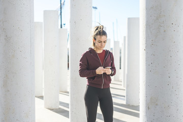 Chica entrenando en la Ciudad