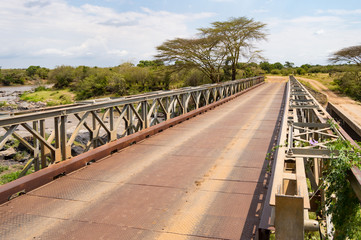 Fototapeta na wymiar Iron Bridge on the Mara River between Maasai Mara Park in North West Kenya and Serenghetti Park in Tanzania